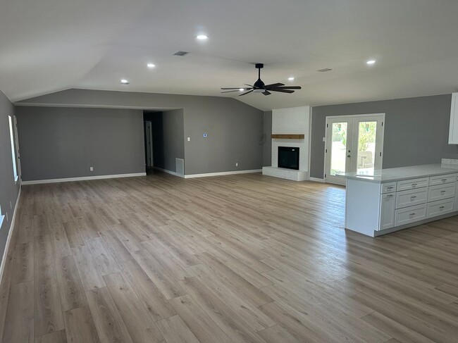 Building Photo - 7741 Simmons Dr