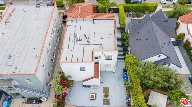 Foto del edificio - 1437 Ridgeley Dr