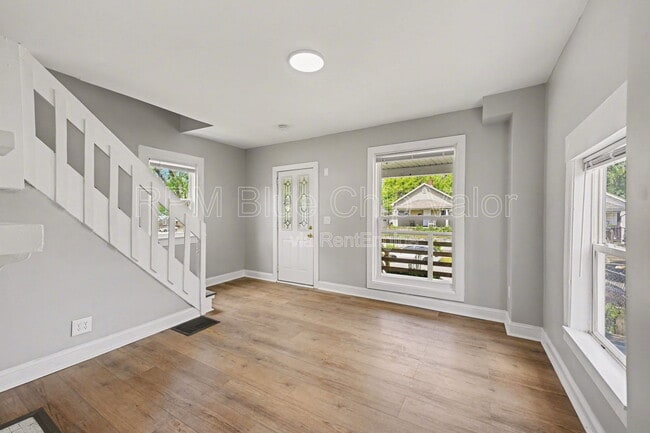 Photo - 1710 Lawn Avenue Apartments