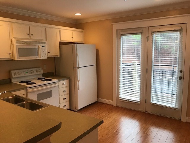 Building Photo - 660 Barnett Shoals Rd