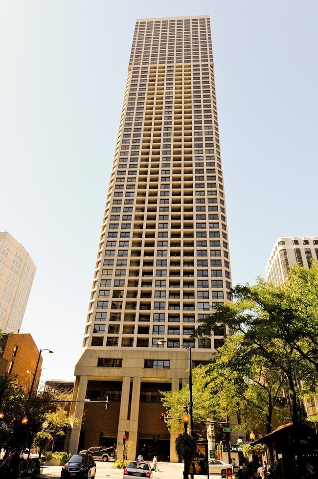 Foto del edificio - 1030 N State St