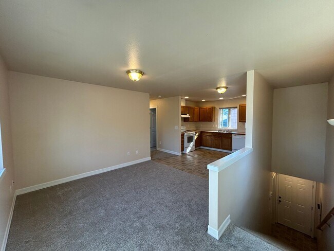 Foto del edificio - Brand New 2 Bd 1 Ba, 2 Gar Garage in the h...
