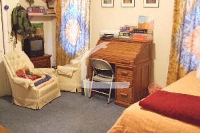 Foto del edificio - No Brokers Fee, Convenient Location, Laundry on a Site, Hot Water Included