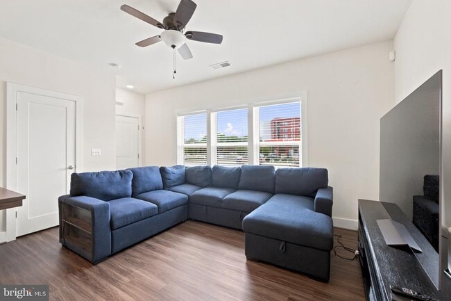 Foto del edificio - 44730 Tiverton Sq