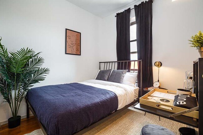 Building Photo - 213 Avenue Of The Americas Ave