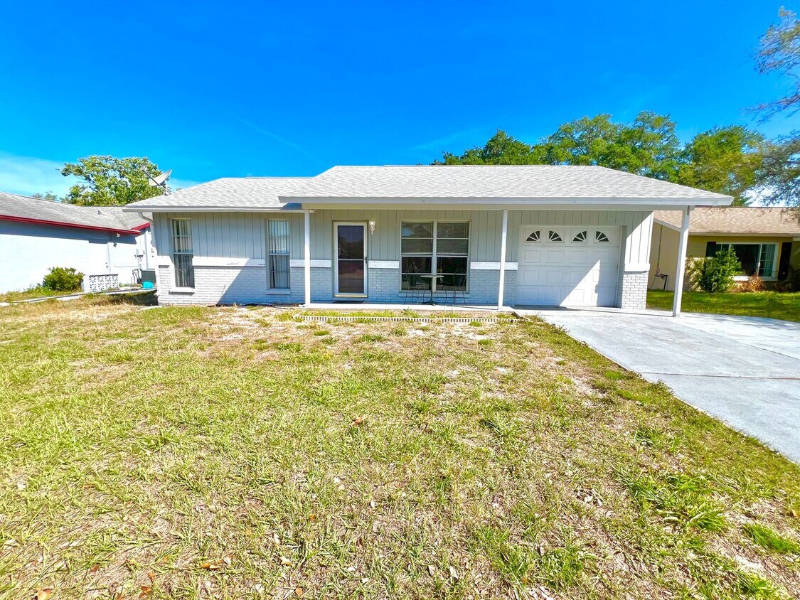 Foto principal - Adorable 2BD/1BTH Home with Screen Lanai
