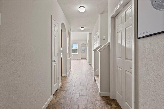 Building Photo - 8243 Mandalay Bay Dr