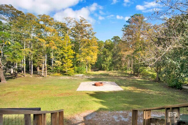 Foto del edificio - 18870 Highland Dr