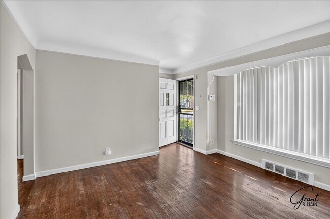 Foto del edificio - $1300 3 bedrooms