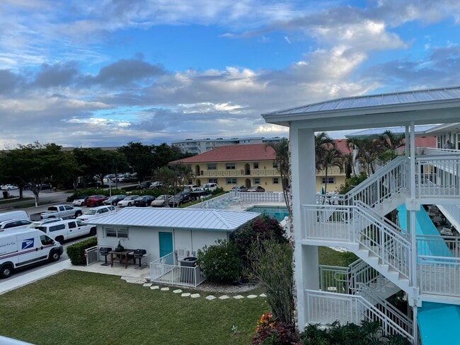 Building Photo - 37 Yacht Club Dr