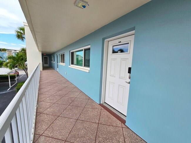 Building Photo - Fully Furnished 2 Bedroom 2 Bath St. Pete Beach Condo!