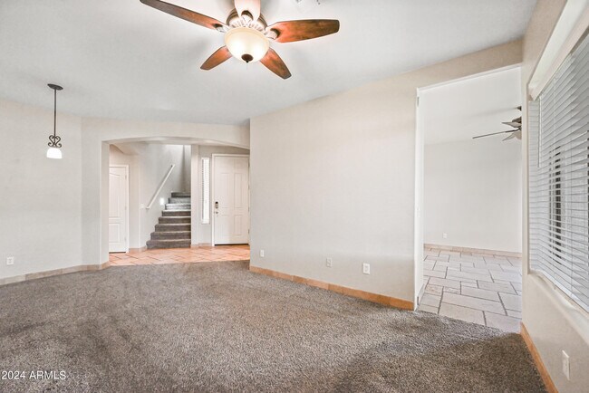 Foto del edificio - 2600 E Springfield Pl