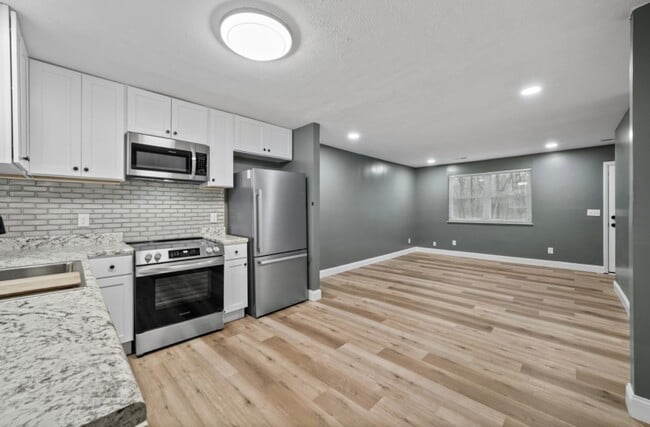 Building Photo - 680 Roddy Dr