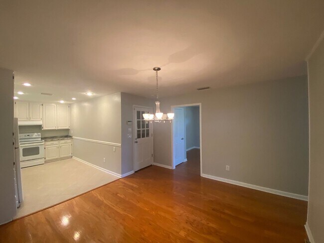 Building Photo - 2408 Dundee Dr