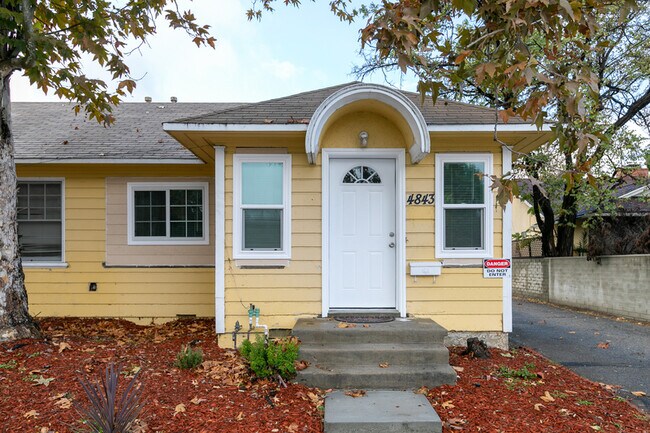 Foto del edificio - 4843 Colfax Ave