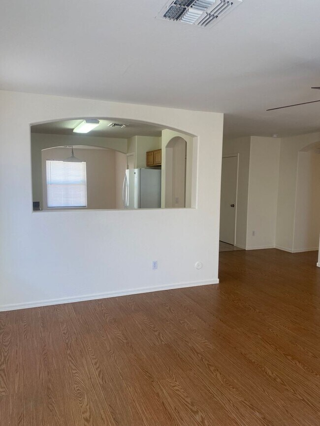 Building Photo - Amazing 3 bedroom, Huge Backyard