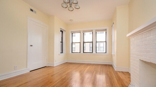Building Photo - 4214 N Pulaski Rd