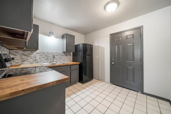 Building Photo - New Appliances, Updated Kitchen! Coming so...