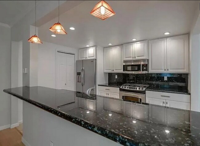 Foto del edificio - 1012 Poplar Dr