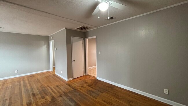 Building Photo - 5022 Byron Rd
