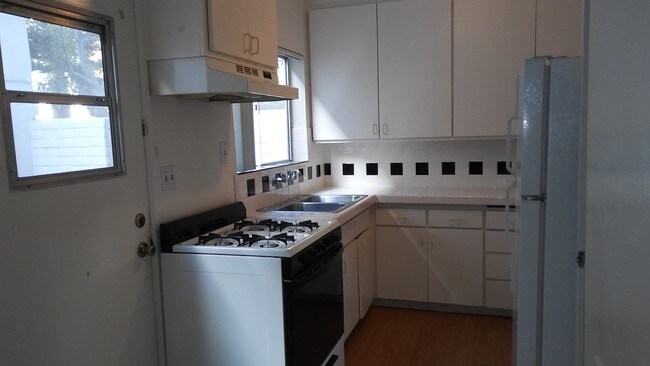 Building Photo - 807 Coronado Ct