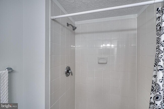 Foto del edificio - 901 Woodbridge Ct