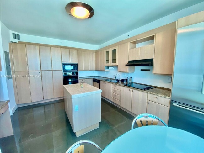 Foto del edificio - 300 South Pointe Dr