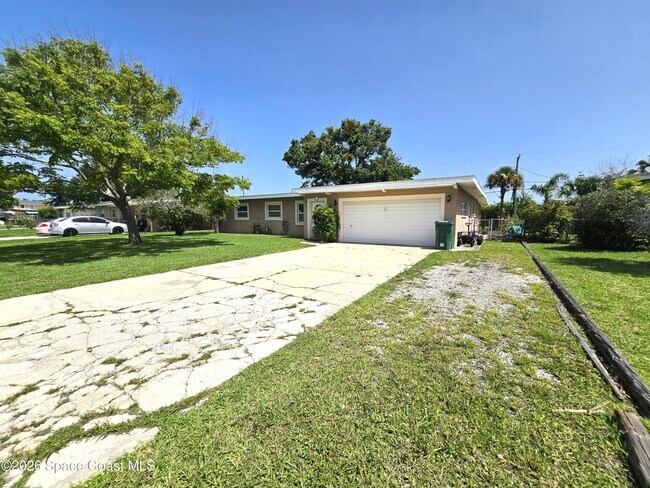 Building Photo - 210 Juniper Ave
