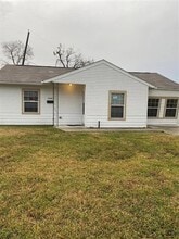 Building Photo - 6103 Sherwood Dr