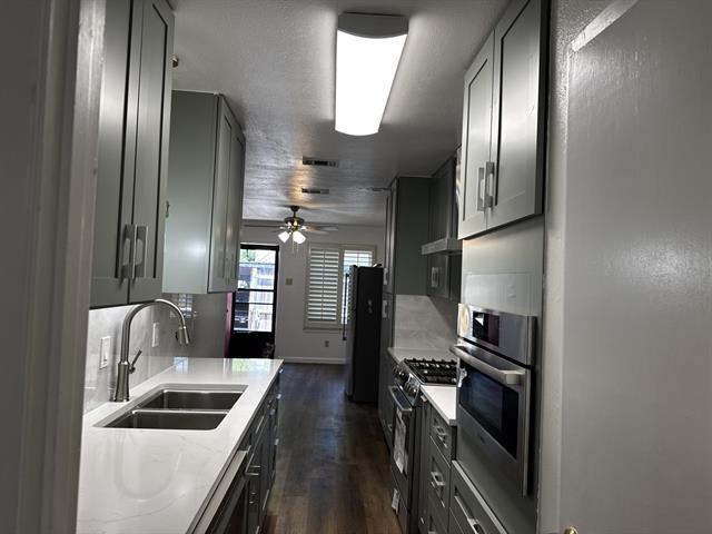 Building Photo - 13853 Leinsper Green Drive