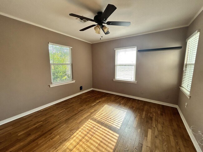 Foto del edificio - 221 E 35th St