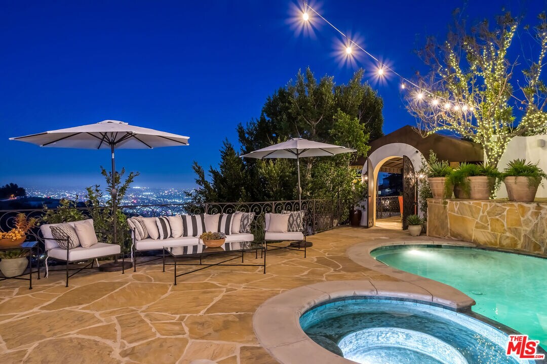 Foto principal - 8149 Mannix Dr