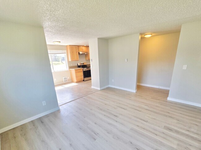 Foto del edificio - Luminous & Spacious apartments with Private Balcony in Tacoma
