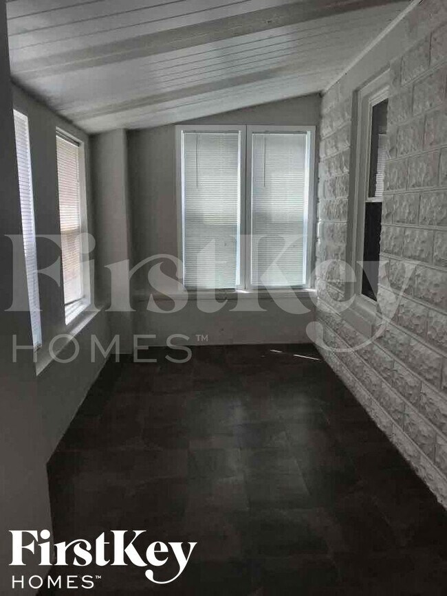 Foto del edificio - 14522 S Short St