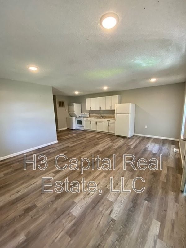 Building Photo - 4900 Maryville Rd