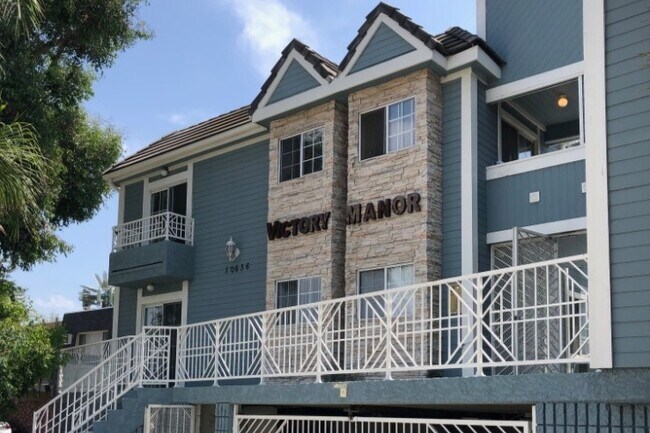 Foto del edificio - 10636 Victory Blvd