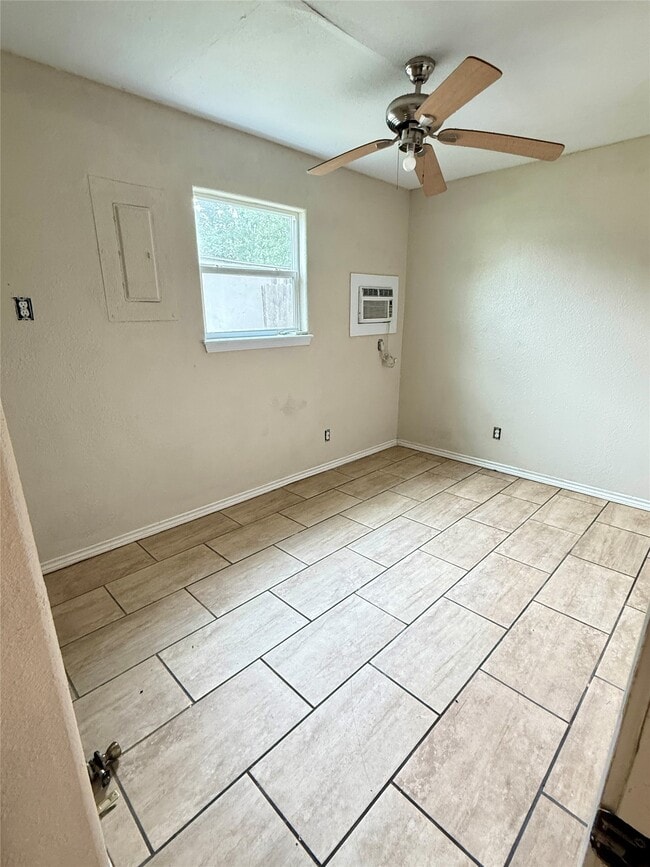 Building Photo - 17433 Cr-945