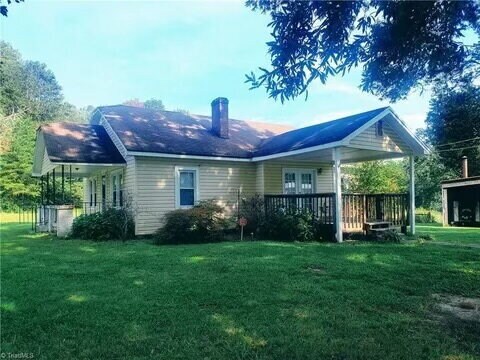 Building Photo - Updated 2 bedroom + finished attic space on an acre in davie county!