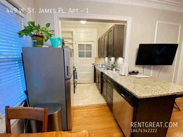 Building Photo - 449 W St James Pl
