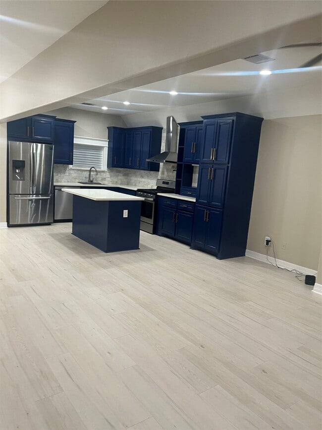 Building Photo - 23030 S Oak Dr
