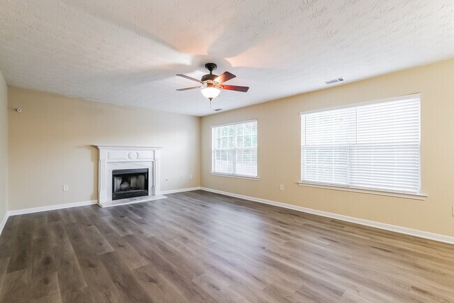 Foto del edificio - 4065 Crescent Walk Ln NE