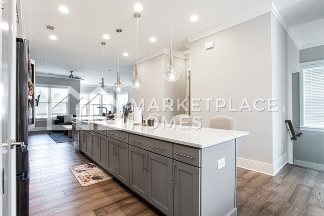 Building Photo - 3594 Parkhaven Pl