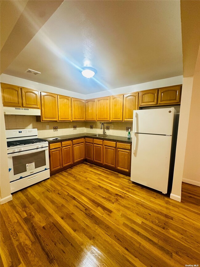 Foto del edificio - 1079 Willoughby Ave