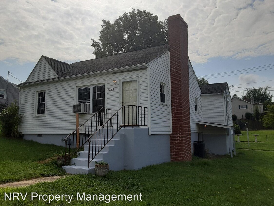 3 br, 1.5 bath House 7448 Ridge Road House Rental in Fairlawn, VA