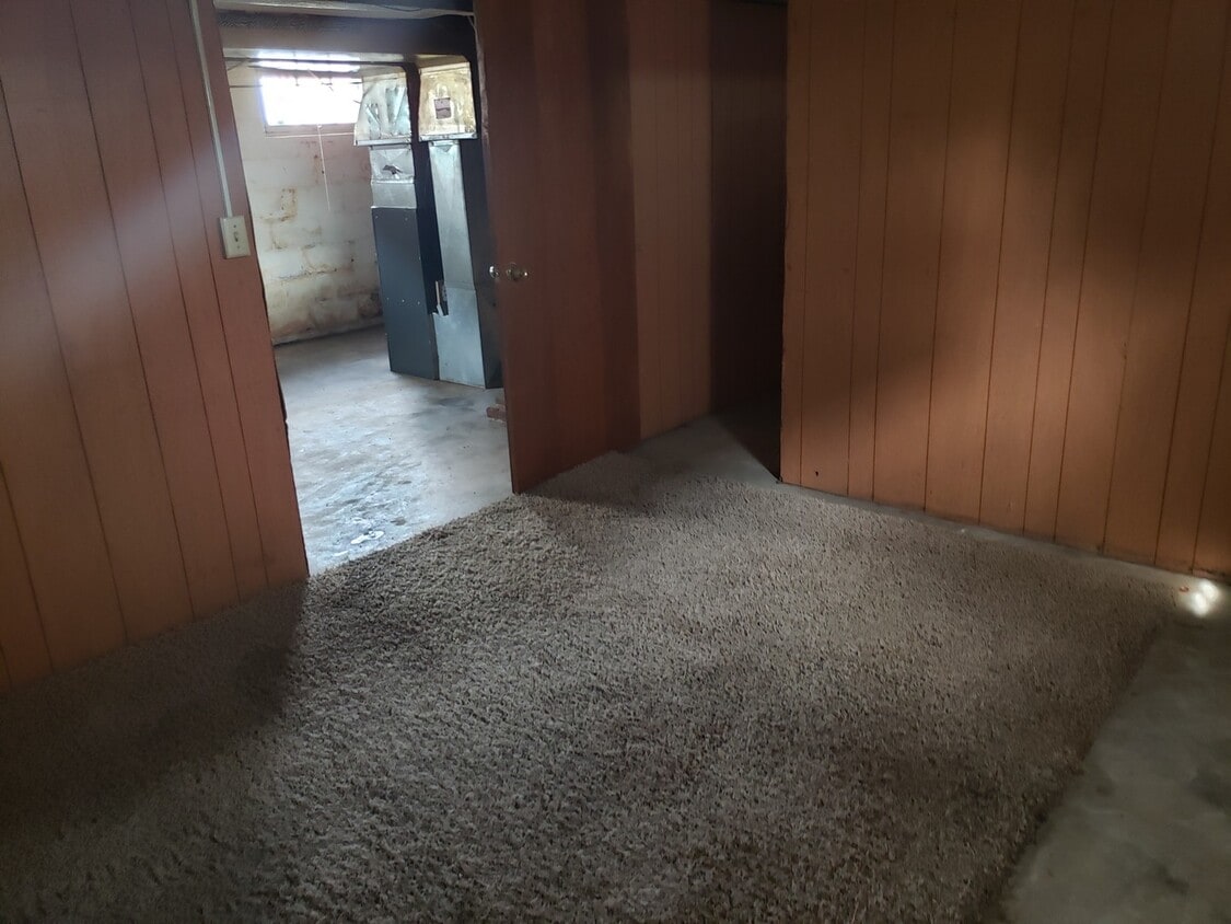 Primary Photo - 2 Bedroom 1 bath house located near downto...