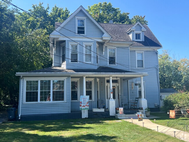 Building Photo - 206 Cedarcroft Ave