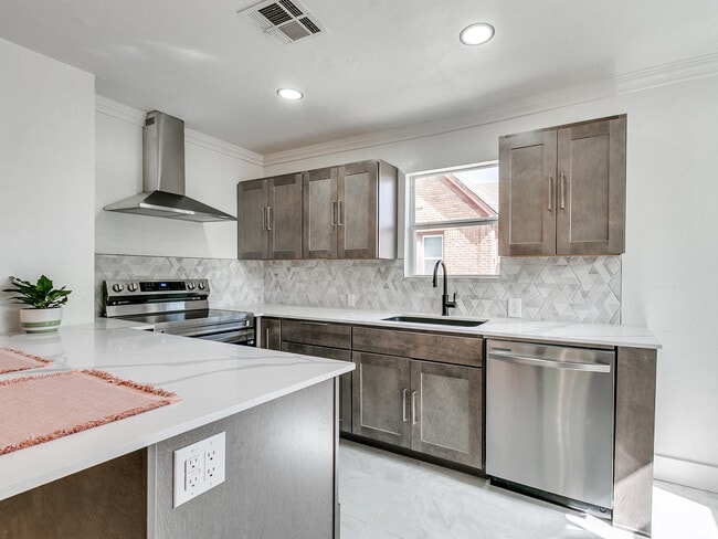 Building Photo - 2212 N Kelham Ave
