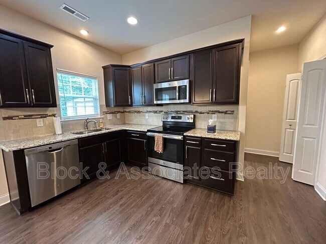 Building Photo - 1464 Land Grv Dr