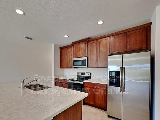 Foto del edificio - 4921 Conifer Cone Dr