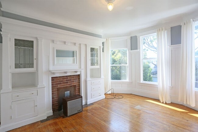 Building Photo - 711 Clayton St